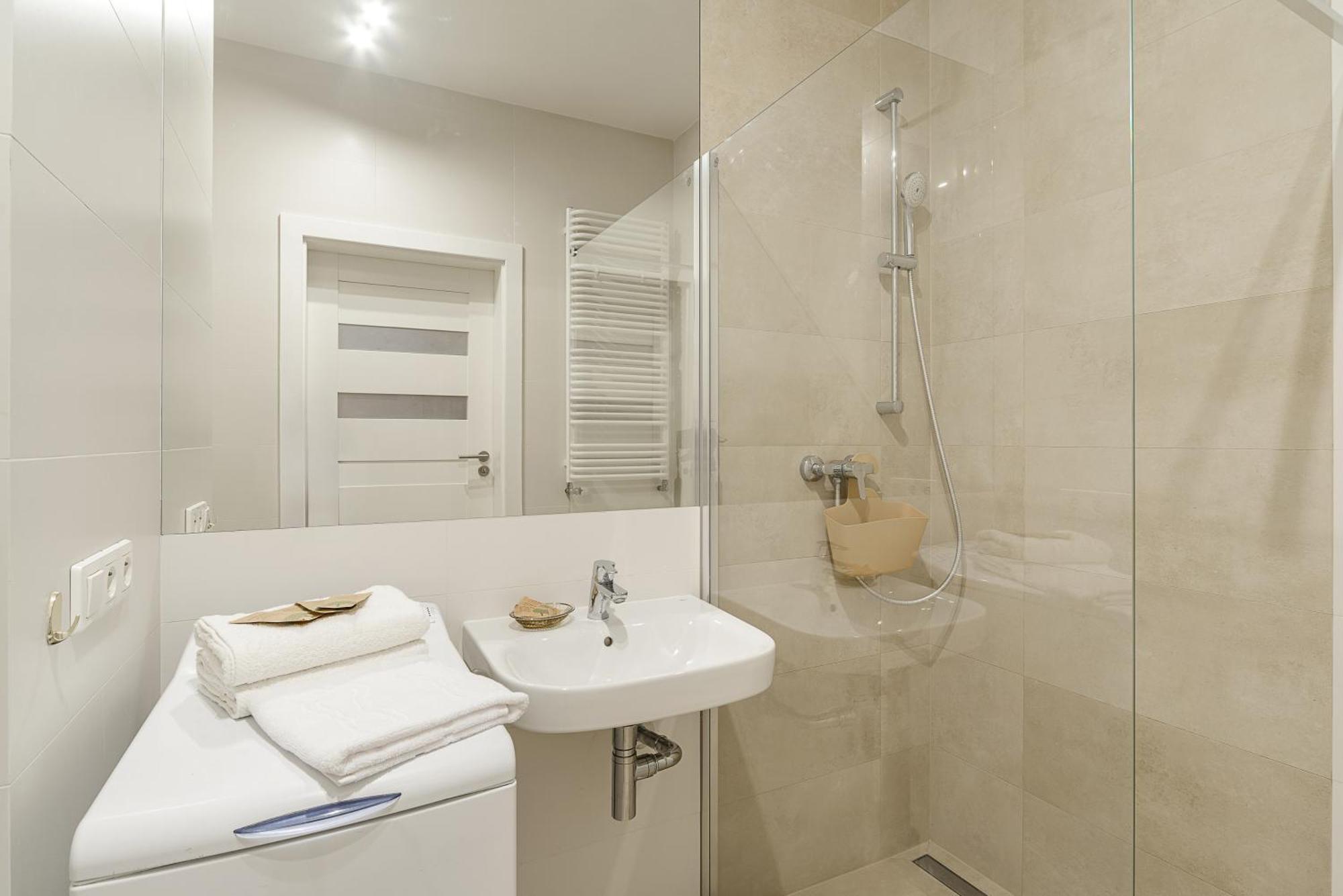 19 Dzielnica Kolejowa P&O Serviced Apartments Varsóvia Exterior foto